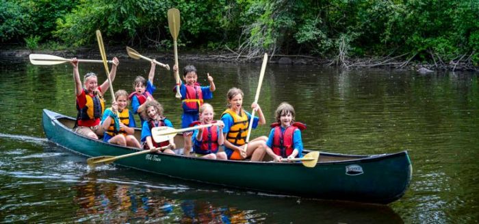 Boston Summer Camps | Kids Canoeing